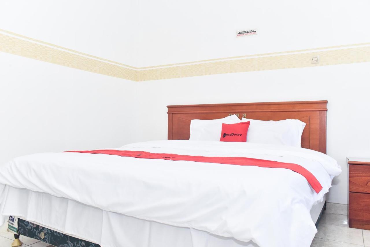 Reddoorz Near Lenmarc Mall Surabaya Pradahkalikendal Eksteriør billede