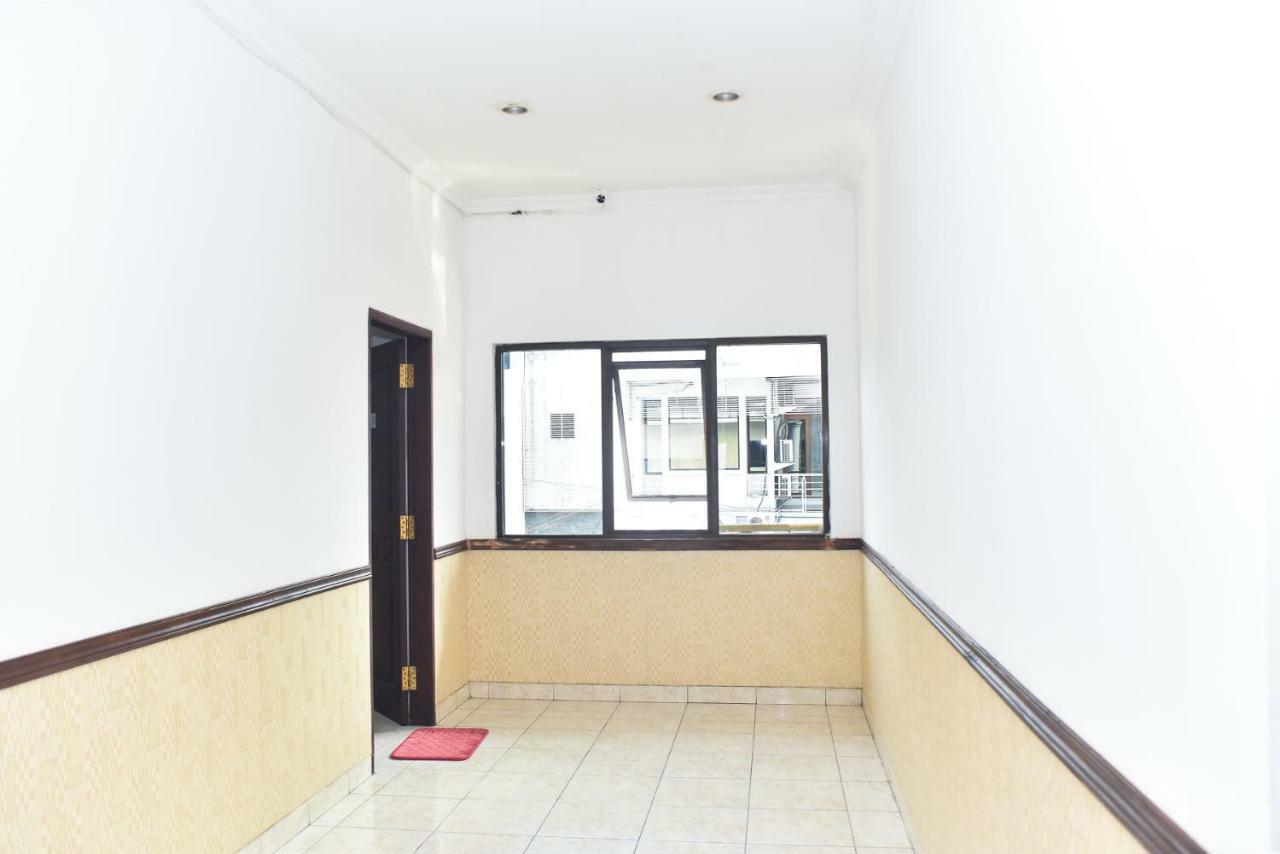 Reddoorz Near Lenmarc Mall Surabaya Pradahkalikendal Eksteriør billede
