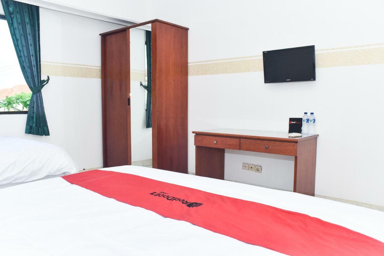 Reddoorz Near Lenmarc Mall Surabaya Pradahkalikendal Eksteriør billede