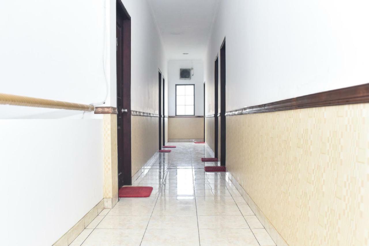 Reddoorz Near Lenmarc Mall Surabaya Pradahkalikendal Eksteriør billede